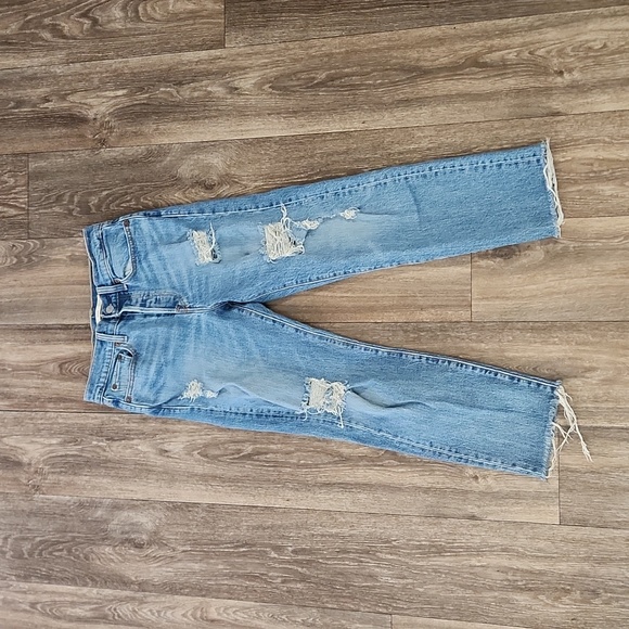 Levi's Wedgie Straight Leg Medium Wash Distressed Jeans Raw Hem Size 26 - Picture 2 of 10